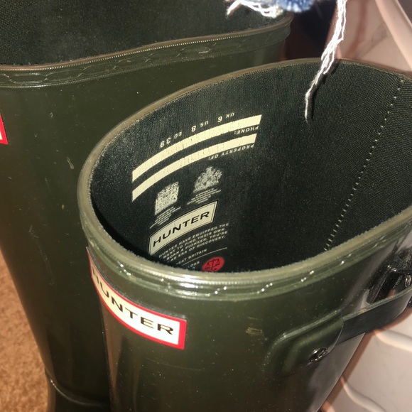 Hunter tall gloss rain boots in dark olive green - Picture 5 of 5